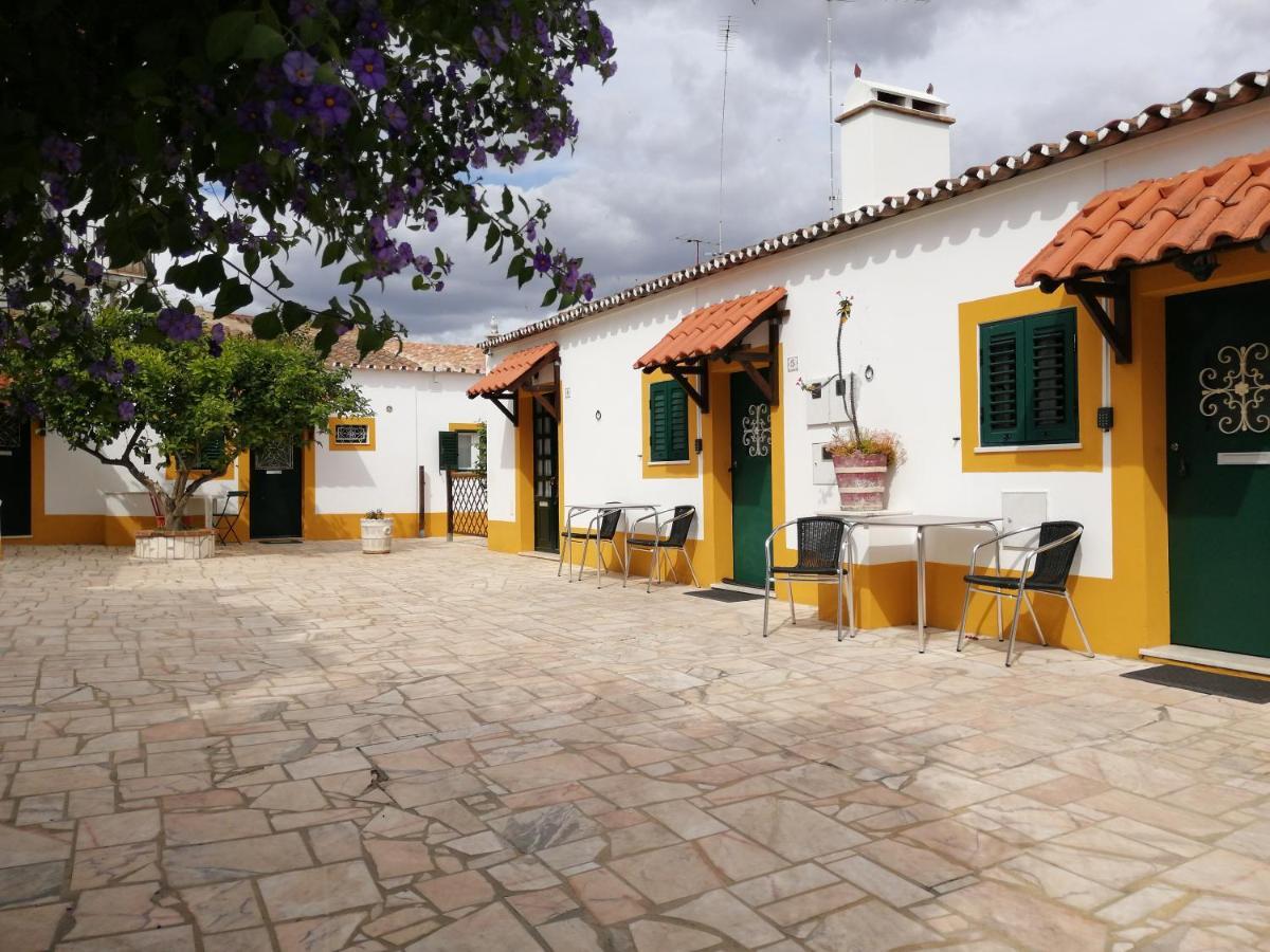 Casa Vitoria Guest House เอโวรา ภายนอก รูปภาพ